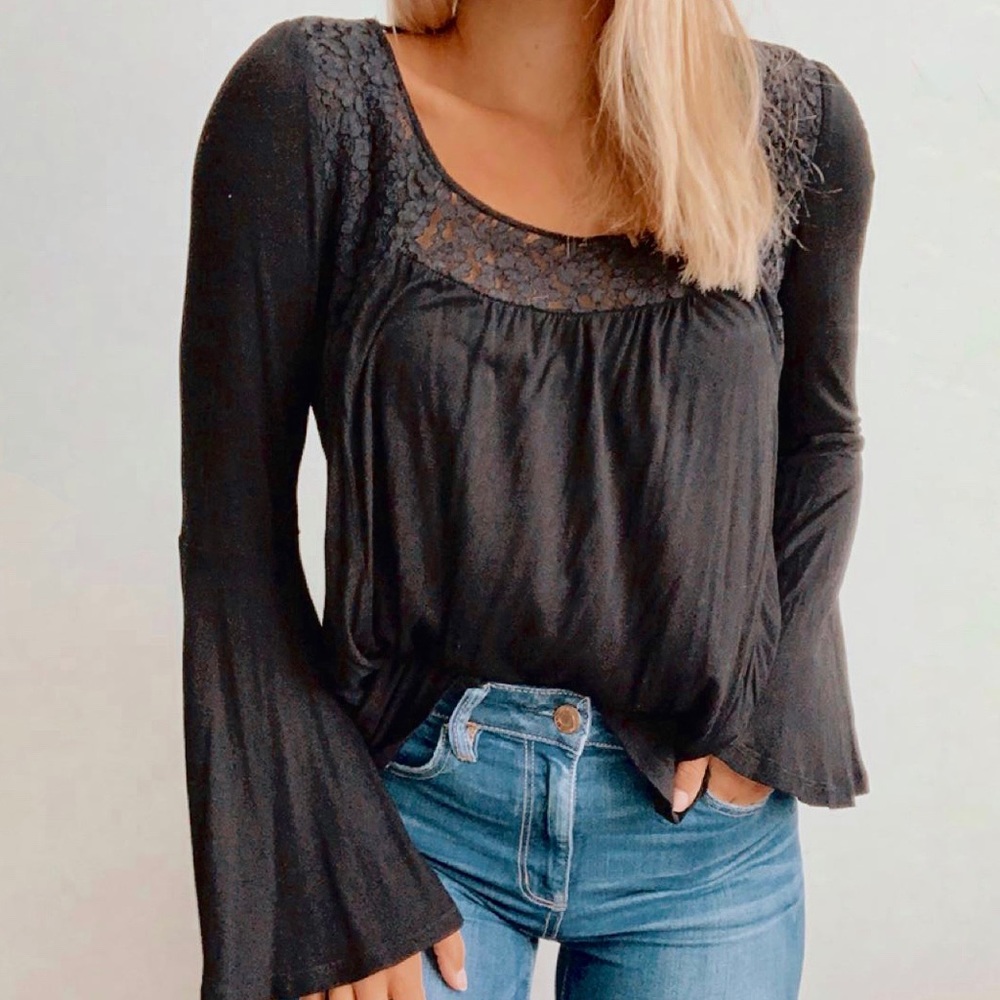 Cupio Bell Sleeve Lace Trim Black Flowy Blouse Med